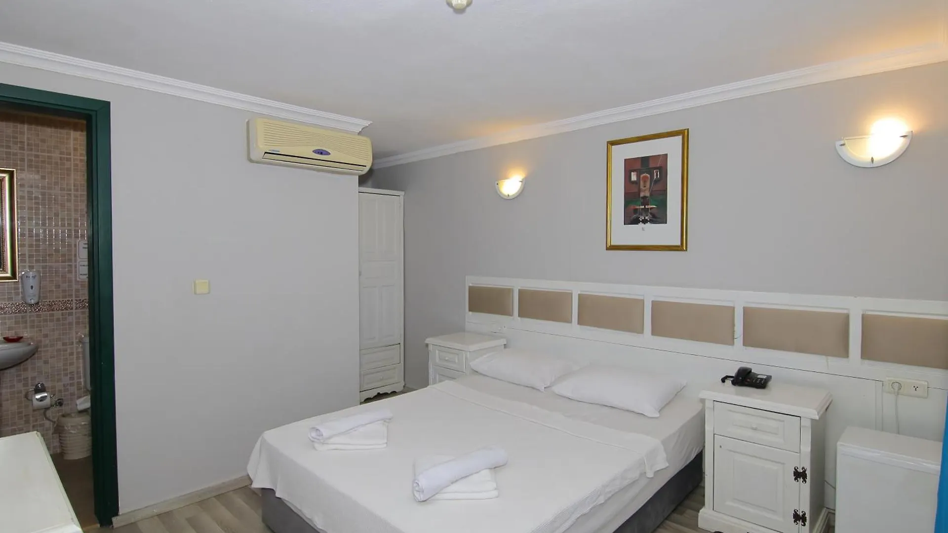 Bleu Nuit Hotel + Bodrum 0*,