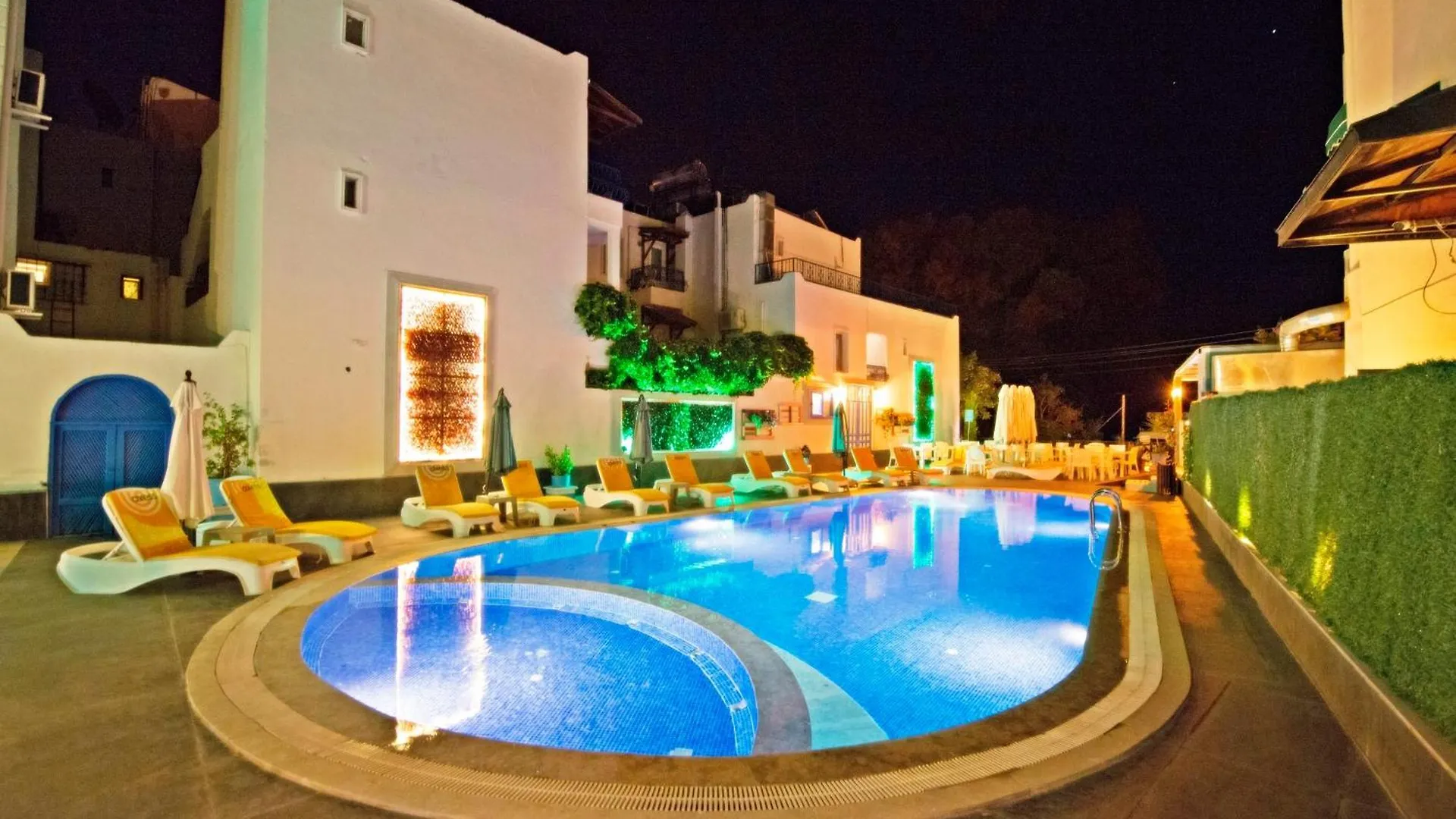 Bleu Nuit Hotel + Bodrum