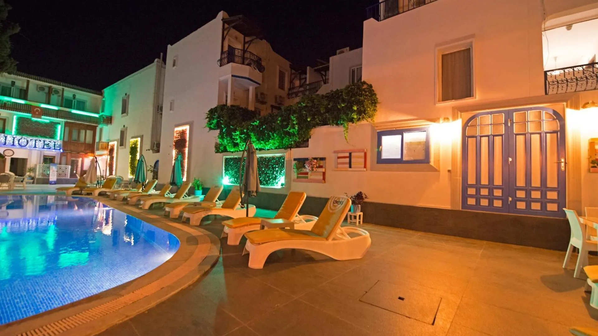 Bleu Nuit Hotel + Bodrum