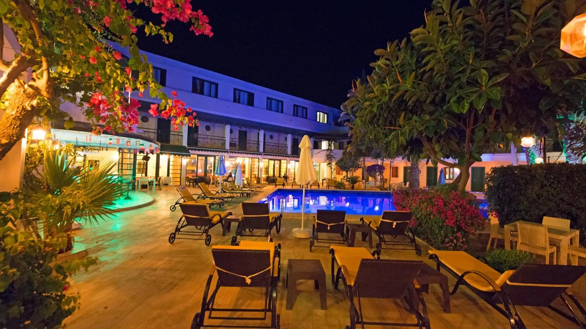 Bleu Nuit Hotel + Bodrum
